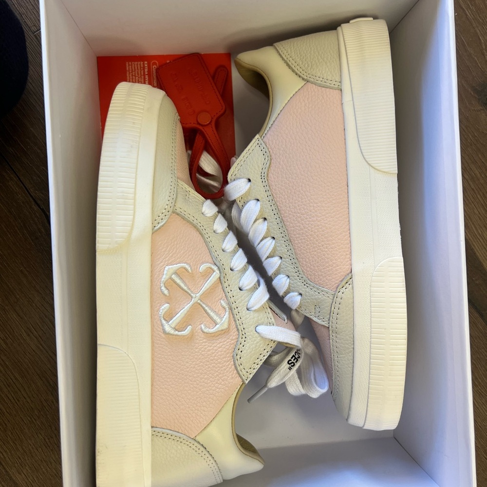Off White Low Vulcanized Sneakers - 38